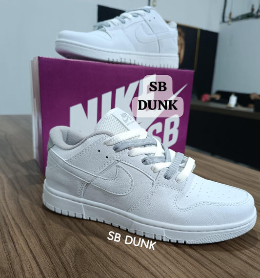 Nike Dunk Low Premium